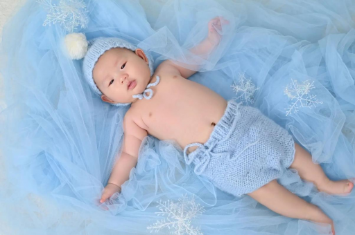 供卵包生男孩公司宝宝间歇性斜视